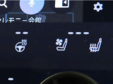 ステアリングヒーターと前席にシートヒーター&シートベンチレーションを装備しております。