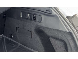 ウィンカー内蔵ドアミラーを開発したのは『メルセデス・ベンツ』です。他車からの視認性が高まり、事故の可能性を低減させています。更に、点灯部分はドライバーの視界に入らないように設計されています。