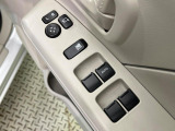 【電動格納ミラー】サイドミラーは電動格納式となっており、狭い駐車場でもキズがつくリスクを抑えられます。