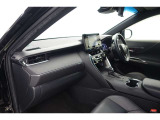 『運転席・インパネまわり』ハンドルやシートなども隅々までプロによる除菌クリーニング済み☆キレイな車内でドライブがより一層快適にお楽しみいただけると思います!