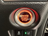 エンジンスタートスイッチ☆キーが車内にあれば、エンジンの始動・停止はブレーキを踏んでスイッチを押すだけ!キーを取り出す手間を省き、ワンプッシュでエンジンを操作するので簡単でスムーズです。