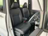 【運転席・助手席】内装ルームクリーニング済みです。しっかり綺麗にしていますので、是非、お確かめください。車に自信があるからこそ、是非一度ご来店頂き内外装も見てもらえると幸いです。