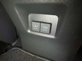 充電用USB端子付き。スマートフォンなどの充電に便利です。