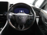 各操作スイッチなどもハンドルから手を放すことなく操作可能で安全運転に支援いたします!