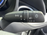 シンプルな操作でウインカーを作動させることができ、安全な車線変更をサポートします。視認性の高いデザインもポイントです。