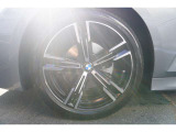 BMW承認の純正タイヤを装備しております☆お問合せ(無料ダイヤル)0078-6002-613077迄お待ちしております。大阪府吹田市芳野町5-55 毎水曜、第二・第三火曜日定休 営業時間10:00〜18:00