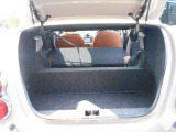 後部座席を倒すとさらに広いトランクルームに進化します。