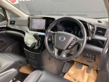 運転席まわりは機能的で操作しやすいです。