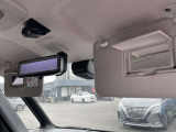 運転席、助手席とバニティーミラーが装備されております。