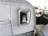 ◆後席用USBチャージャー◆後部座席に搭乗される方のために便利で使いやすい位置に設置。長時間のドライブも安心です♪