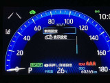 スピードメーター内のディスプレイ部に安全装備の設定状態が表示されます。