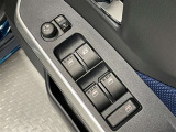 全席に電動パワーウインドウを装備。乗員それぞれが快適に操作できます。