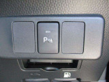 Pから電波が出ているマークは、リバースレーダーを示しています。通常、車が障害物に近づくほど、警報音の緊急性が高くなり、ドライバーが駐車位置を適切に制御し、障害物を回避できるようになります。