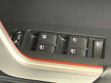 格納式リモコンドアミラーと、パワーウィンドウマスタースイッチです。車内の換気も運転席から簡単に行えます。