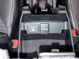 スマートフォンやお手持ちの機器のバッテリー残量が少なくなっても、運転中に充電ができるので安心ですね!