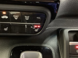 運転席と助手席には寒い時期に大活躍のシートヒーター付です。
