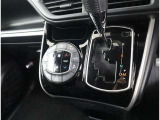 使いやすいシフトノブです。マニュアルシフトが付いて運転が楽しくなります
