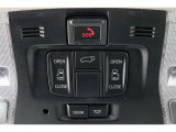 両側電動スライドドアはドアの直接操作以外にも運転席からのスイッチ操作やリモコン操作でも開閉が可能!狭い駐車場などでもドアの開閉が楽々・安心ですね!