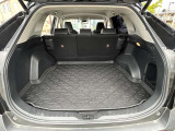 RAV4の魅力の一つでもある大きな荷室となっています。