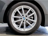 BMW純正アルミホイールです。納車時にはアルミホイールコーティングも承っております!是非ご検討下さいませ。