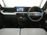 運転席から視界が左右に広く隅々まではっきりと見渡せます。クルマの先端も把握しやく安心して運転できます。