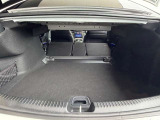 長尺物も積みやすい荷室