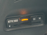 ETC車載器のお写真です。高速道路など、有料道路を通過する際には大変便利な装備ですね♪