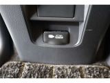 100V・1500W電源を装備。PC等の電気製品に対応し、走行中にも使用できます。アウトドアでも活躍しますし、停電などの非常時には電源としても使える便利な装備です。ラゲージスペースにも装備しています。