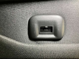 (快適パックに含まれる装備)後席USBポートタイプC・車内で携帯電話などの充電が可能です