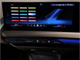 【アンビエントライト】アンビエントライトが加わる事で、車内空間に大きな違いが生まれます。特に夜間ドライブでは上質でラグジュアリーな車内を演出。ドライバー好みのイルミネーションをお楽しみ頂けます!
