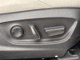 パワーシート搭載。微妙な調整が手軽にでき、最適なポジションで運転することが可能です。