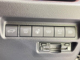 【パワーバックドア】スマートキーや運転席のボタンを押すだけでリアゲートが自動で開閉します!荷物を持っている時や、高い位置にあるバックドアを閉める際に便利な機能です♪