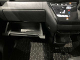 車検証入れになどにも使える便利な収納BOXあります。