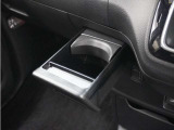 ◆ドリンクホルダー◆手の届きやすい場所にドリンクホルダーがあり、とても便利です。