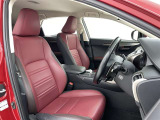 高いホールド性で運転姿勢が安定します。長距離ドライブでも疲れにくいのが魅力です。快適なドライビングライフをお送りください♪