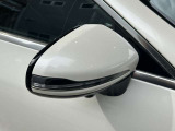 視認性が高い純正ミラーを採用しております。安全に運転が出来る様、一つ一つの部品に拘っているのがメルセデス・ベンツです。