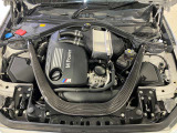 3.0L直列6気筒 Mツインパワーターボ ガソリンエンジン:スムーズかつダイレクトなレスポンス。鍛造クランク、高性能冷却システムなどあらゆるコーポネントが相互作用しレスポンスとパフォーマンスを発揮します。