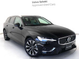 Volvo Cars appで車にリモートアクセスして、空調機能の操作や車の施錠・開錠、ソフトウェア更新などが可能です。エアコンやシートヒーターを操作して、出発前に車内を快適な温度に整えられます。