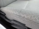 運転席の座面はお好みの高さに調整もできます♪