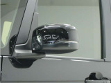 ◆ドアミラーウインカー◆ドアミラーにウインカーを装備しています。対向車に自身の進行方向を合図し安全に運転できます。