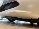 車体の下部。4Cの低い構えと、普段は見えにくい部分の位置関係をご確認いただけます。ご自宅の駐車場所や段差との相性を考える際にも、現車であわせてご確認ください。