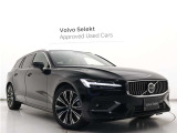 Volvo Cars appで車にリモートアクセスして、空調機能の操作や車の施錠・開錠、ソフトウェア更新などが可能です。エアコンやシートヒーターを操作して、出発前に車内を快適な温度に整えられます。