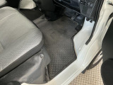 【現車確認及び来店納車のお願い】当社は県外販売を制限させて頂いております。基本は、近畿2府4県及び隣接県で、ご来店頂き現車確認及び、来店納車に限らせて頂いております。