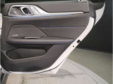 当社BMW認定中古車は全車保証付きでございます。また保証料金や整備費用はお見積書内の諸費用・税金に追加計上する事はございません。認定中古車保証付きのお支払総額でお見積りご依頼の上、他店とお比べください