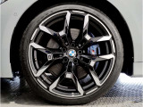 アウトバーンの走行を見据えたBMWの足回りは高い走行性能にこだわりが御座います。
