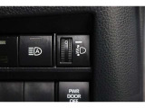 車体が傾いた状態の時にヘッドライトの光の高さを上下に調整することが出来ます!