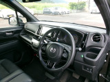 機能的な運転席は運転の妨げにならずストレスを感じさせません。