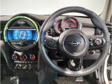 MINIのインテリアは初代から一貫してクラシックMINIのインテリアをモチーフにしております。