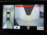 パノラミックビューモニター付きです。車両を上から見たような映像をディスプレイオーディオ画面に表示。運転席からの目視だけでは見にくい、車両周辺の状況をリアルタイムでしっかり確認できます。