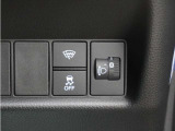 横滑りなどクルマの急激な挙動変化を抑制する「VSA」を搭載。